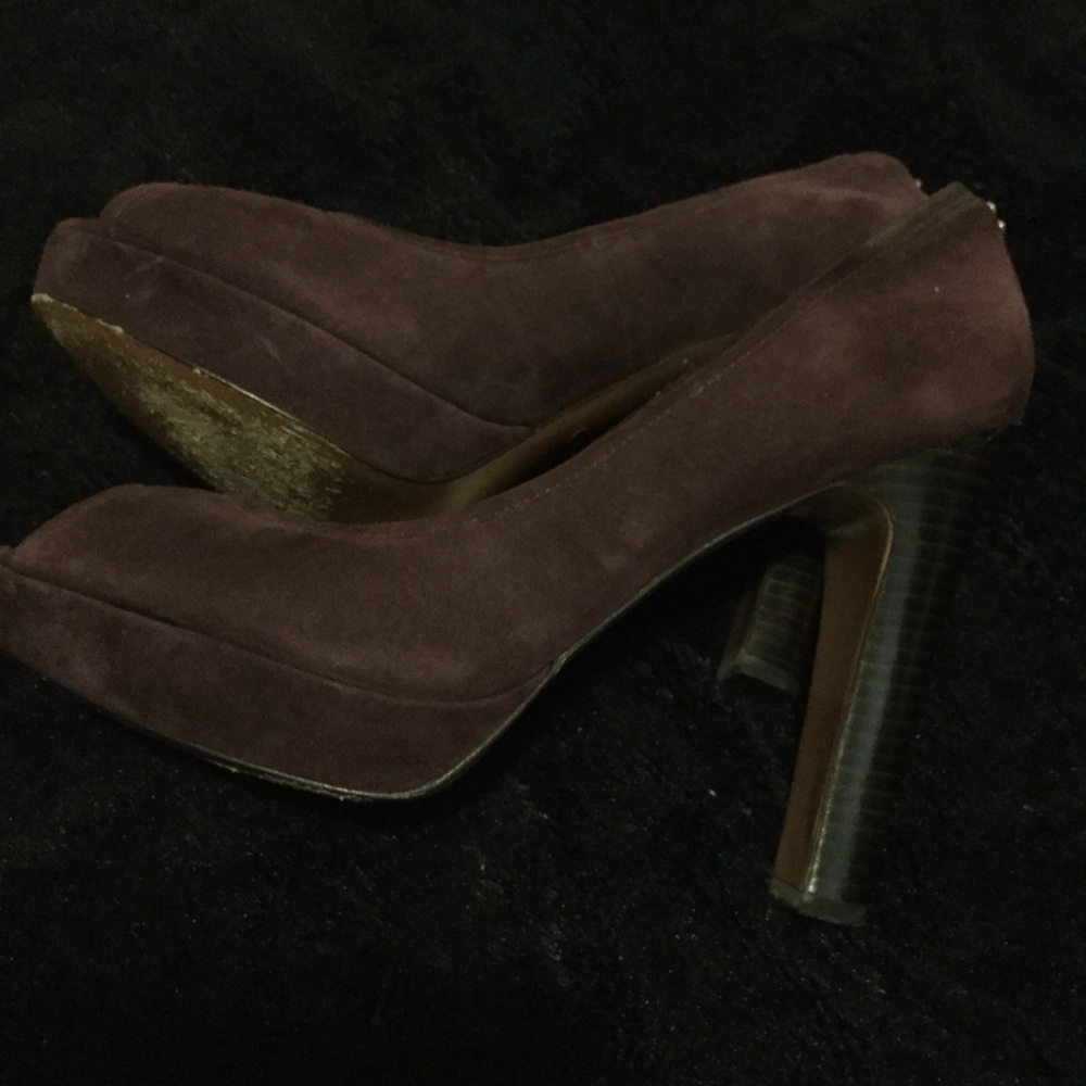 Shoe - Picture 2 of 3